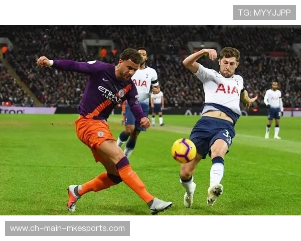 热刺连续短传撬开中路形成进球，展现无与伦比的团队协作